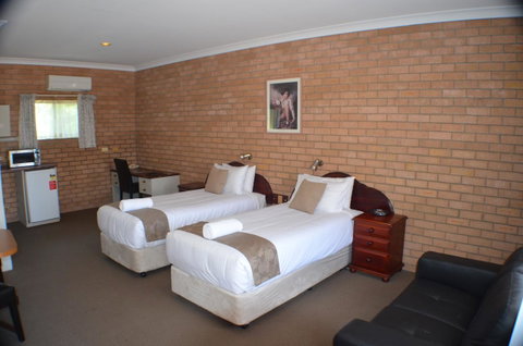 Deer Park Motor Inn Armidale - New South Wales Tourism  3