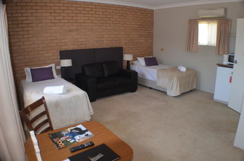 Deer Park Motor Inn Armidale - New South Wales Tourism  11