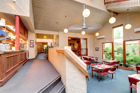 Victoria Hotel Strathalbyn - New South Wales Tourism  2