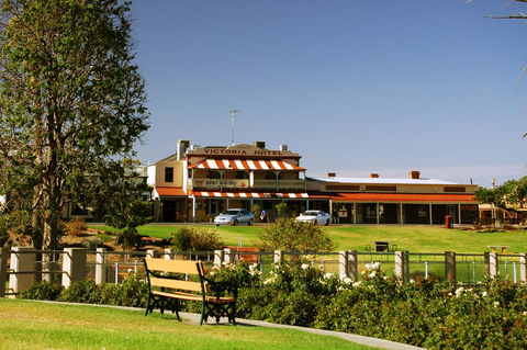 Victoria Hotel Strathalbyn - New South Wales Tourism  11