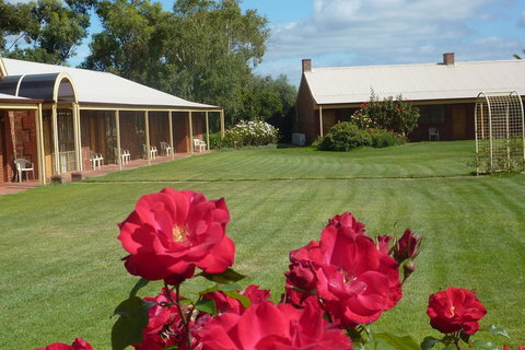 Coonawarra Place Motor Inn - New South Wales Tourism  0