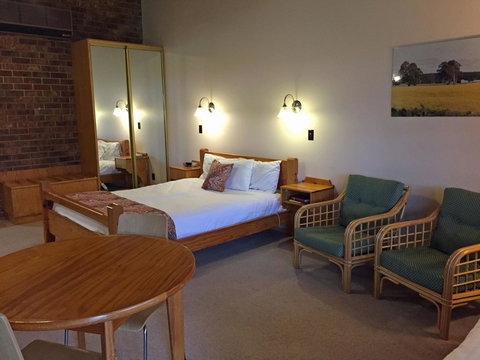 Coonawarra Place Motor Inn - New South Wales Tourism  27