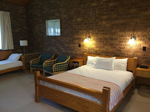 Coonawarra Place Motor Inn - New South Wales Tourism  8