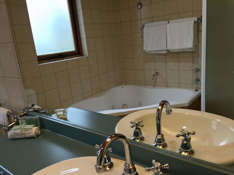 Coonawarra Place Motor Inn - New South Wales Tourism  40