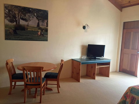 Coonawarra Place Motor Inn - New South Wales Tourism  11