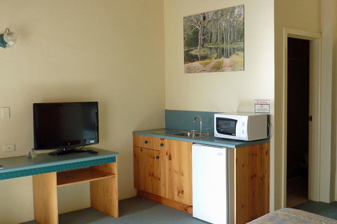 Coonawarra Place Motor Inn - New South Wales Tourism  16