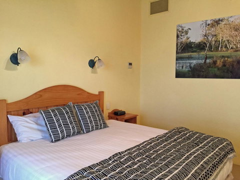 Coonawarra Place Motor Inn - New South Wales Tourism  2