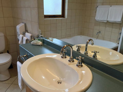 Coonawarra Place Motor Inn - New South Wales Tourism  44