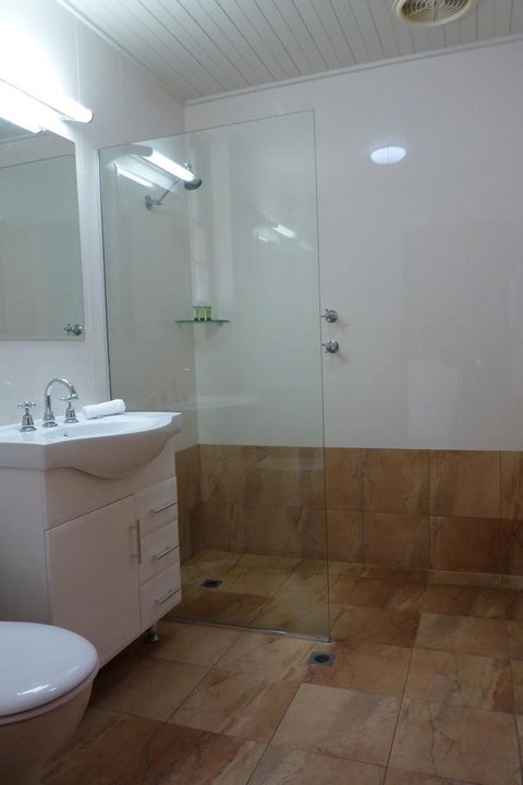 Coonawarra Place Motor Inn - New South Wales Tourism  13