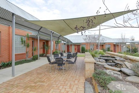 Strath Motel - New South Wales Tourism  0