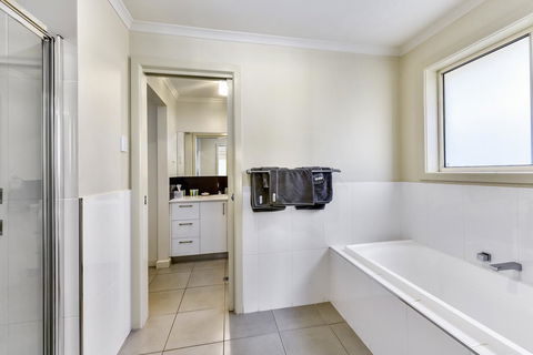 City Fringe Apartment B, Mount Gambier - New South Wales Tourism  9