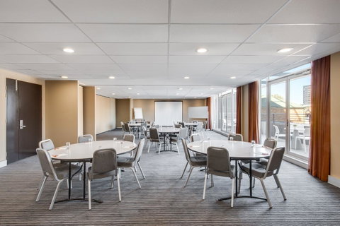 Adina Apartment Hotel Wollongong - New South Wales Tourism  29