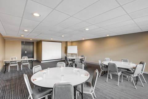 Adina Apartment Hotel Wollongong - New South Wales Tourism  38