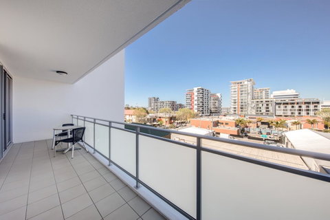 Adina Apartment Hotel Wollongong - New South Wales Tourism  19