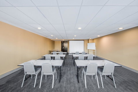 Adina Apartment Hotel Wollongong - New South Wales Tourism  35