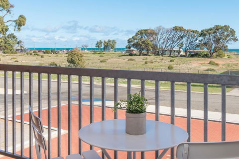 Jurien Bay Motel Apartments - New South Wales Tourism  22