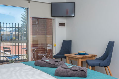 Jurien Bay Motel Apartments - New South Wales Tourism  8
