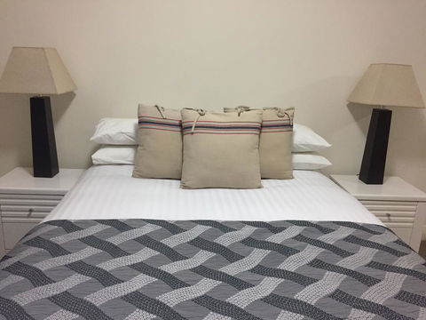Parklane Apartments - New South Wales Tourism  9