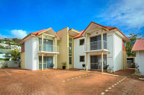 Pelicans Albany Middleton Beach - New South Wales Tourism  11