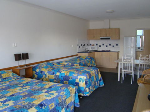 Dunsborough Central Motel - New South Wales Tourism  34