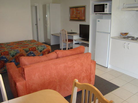 Dunsborough Central Motel - New South Wales Tourism  21