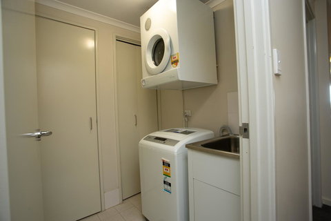 Perth Short Stays - New South Wales Tourism  23