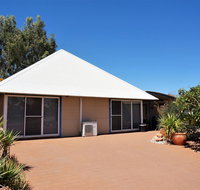 Osprey Holiday Village Unit 110 - Wake up to the birds in your 4 poster bed with a view - New South Wales Tourism 