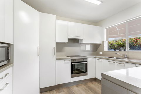 Laman Lodge, Unit 2, 15 Laman Street - New South Wales Tourism  7