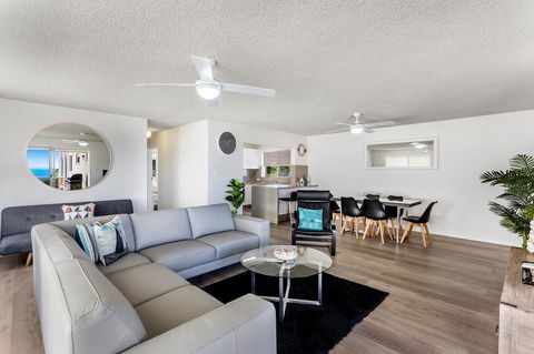 Laman Lodge, Unit 2, 15 Laman Street - New South Wales Tourism  3