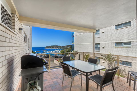 Laman Lodge, Unit 2, 15 Laman Street - New South Wales Tourism  13