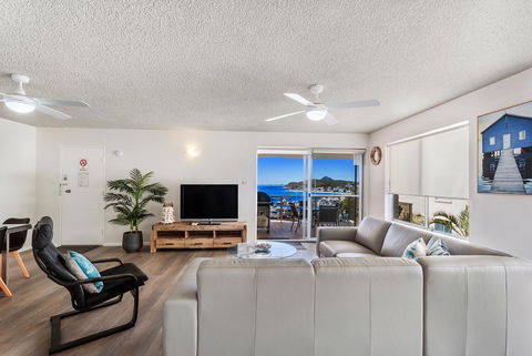 Laman Lodge, Unit 2, 15 Laman Street - New South Wales Tourism  0