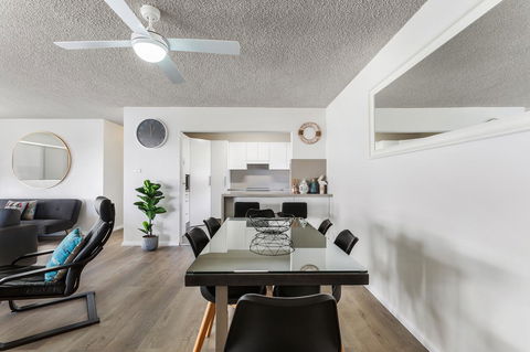 Laman Lodge, Unit 2, 15 Laman Street - New South Wales Tourism  5