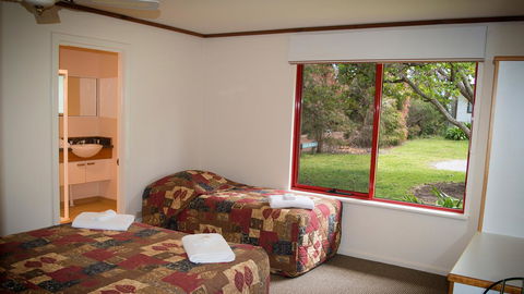 Karri Mia Chalets And Studios - New South Wales Tourism  33