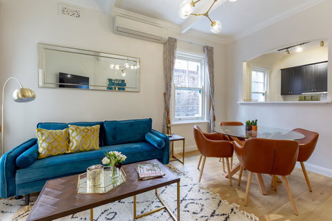 Heritage Townhouse Near Harbour Bridge - New South Wales Tourism  0