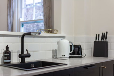 Heritage Townhouse Near Harbour Bridge - New South Wales Tourism  16