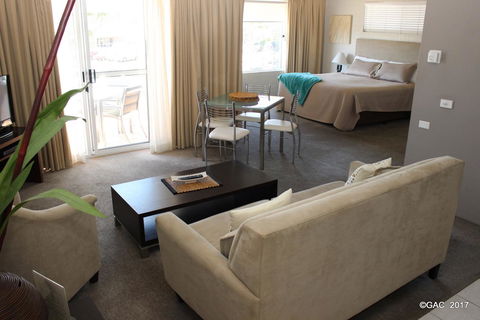 Mollymook Cove Apartments - New South Wales Tourism  19