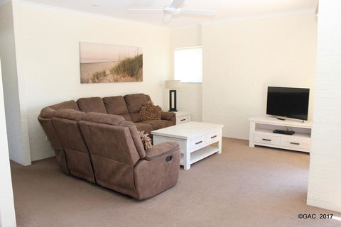 Mollymook Cove Apartments - New South Wales Tourism  9