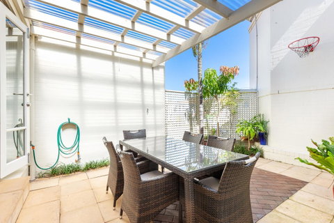 Kensington Self-Contained Modern House (89BROM) - New South Wales Tourism  9