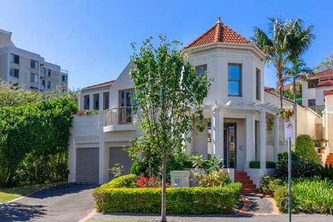 Kensington Self-Contained Modern House (89BROM) - New South Wales Tourism  0
