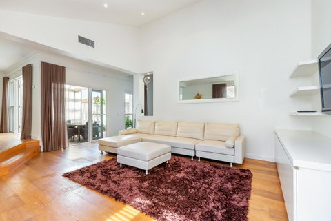 Kensington Self-Contained Modern House (89BROM) - New South Wales Tourism  16