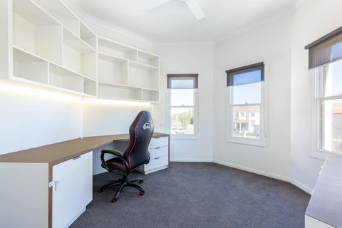 Kensington Self-Contained Modern House (89BROM) - New South Wales Tourism  11