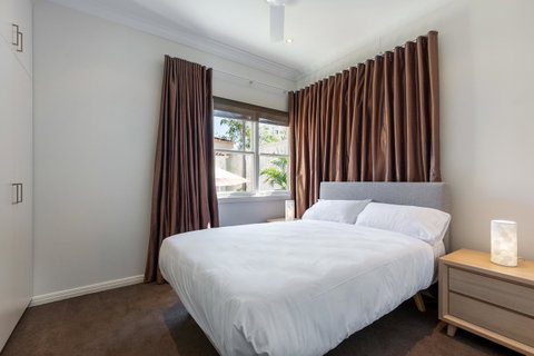 Kensington Self-Contained Modern House (89BROM) - New South Wales Tourism  20