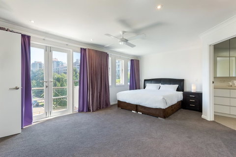 Kensington Self-Contained Modern House (89BROM) - New South Wales Tourism  1