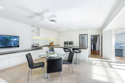Kensington Self-Contained Modern House (89BROM) - New South Wales Tourism  5