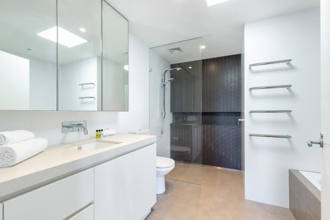 Kensington Self-Contained Modern House (89BROM) - New South Wales Tourism  10