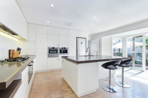 Kensington Self-Contained Modern House (89BROM) - New South Wales Tourism  17