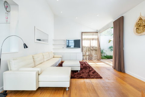Kensington Self-Contained Modern House (89BROM) - New South Wales Tourism  15