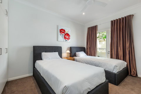 Kensington Self-Contained Modern House (89BROM) - New South Wales Tourism  12