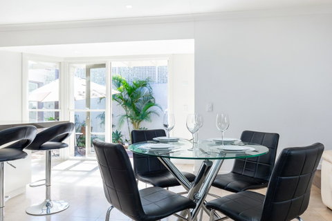 Kensington Self-Contained Modern House (89BROM) - New South Wales Tourism  8