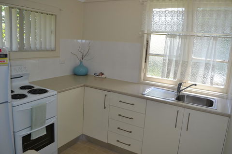 Sundial Holiday Units - New South Wales Tourism  18